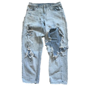 Light wash high rise mom jeans size 6 Wild Fable w/ rips